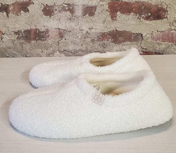 HomeTop Shoes - HOMETOP Unisex Slippers US 7-8 White Fuzzy Plush Slip On Cozy House Shoes